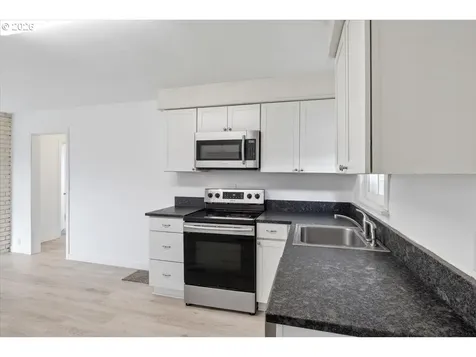 704 16th Avenue SW Albany OR 97321