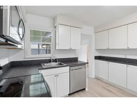 704 16th Avenue SW Albany OR 97321