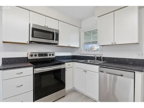 704 16th Avenue SW Albany OR 97321