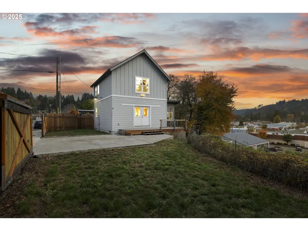 130 W 1st Avenue Estacada OR 97023