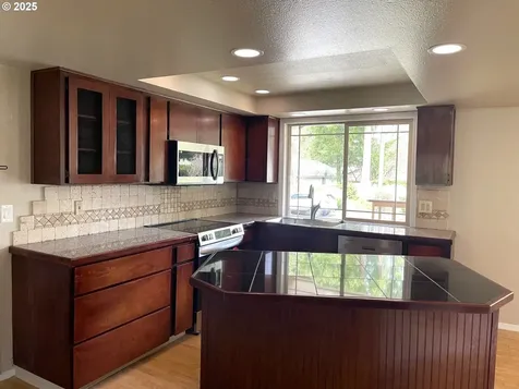10702 NE Sherwood Drive Vancouver WA 98686