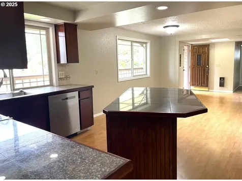 10702 NE Sherwood Drive Vancouver WA 98686