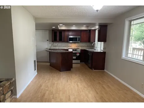 10702 NE Sherwood Drive Vancouver WA 98686
