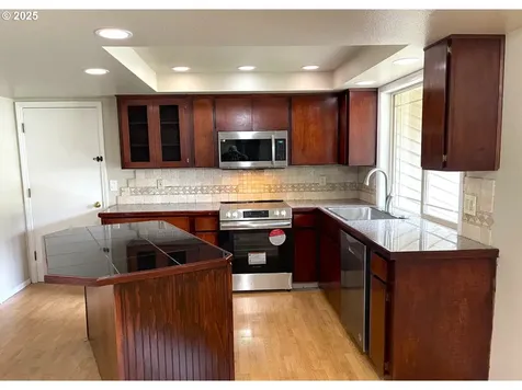 10702 NE Sherwood Drive Vancouver WA 98686