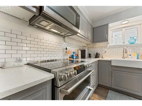 11003 NE Broadway Portland OR 97220