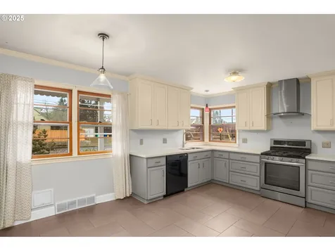 1748 SE 92nd Avenue Portland OR 97216