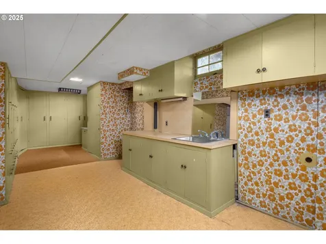 1748 SE 92nd Avenue Portland OR 97216