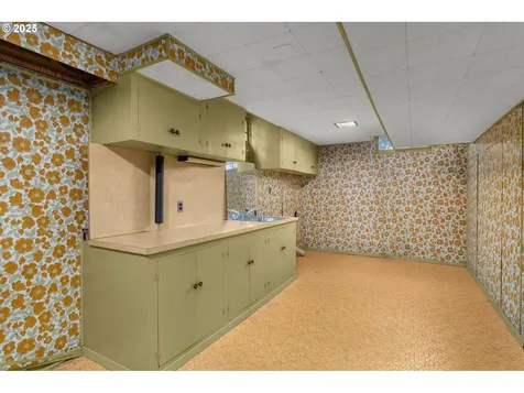 1748 SE 92nd Avenue Portland OR 97216
