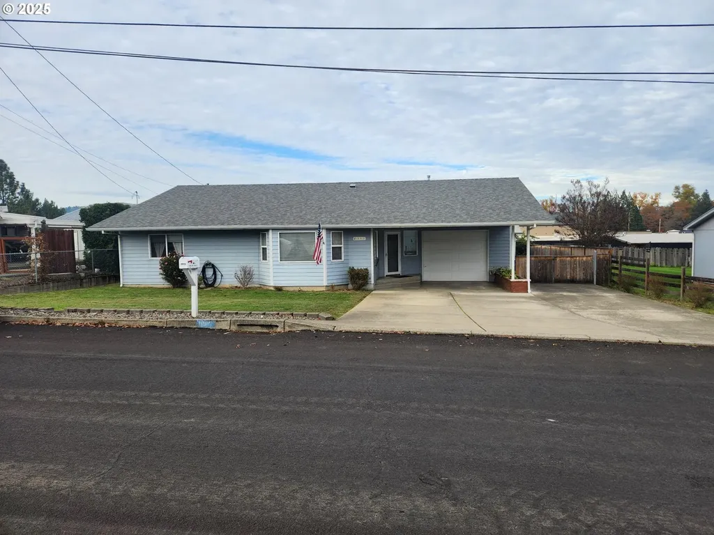 1880 Linnell Avenue Roseburg OR 97471