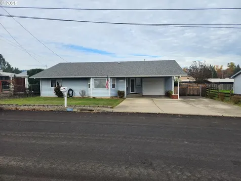 1880 Linnell Avenue Roseburg OR 97471