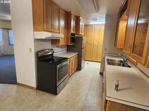 1880 Linnell Avenue Roseburg OR 97471