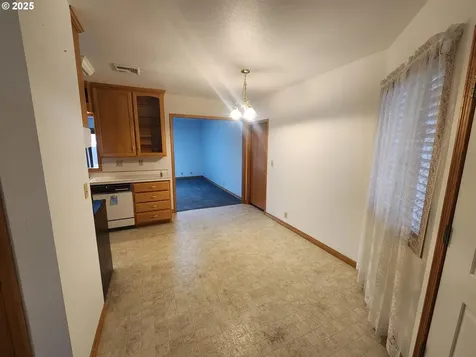 1880 Linnell Avenue Roseburg OR 97471