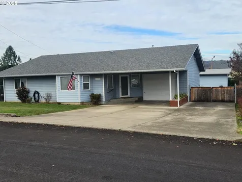1880 Linnell Avenue Roseburg OR 97471