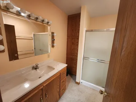 1880 Linnell Avenue Roseburg OR 97471