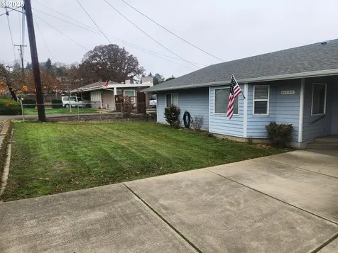 1880 Linnell Avenue Roseburg OR 97471