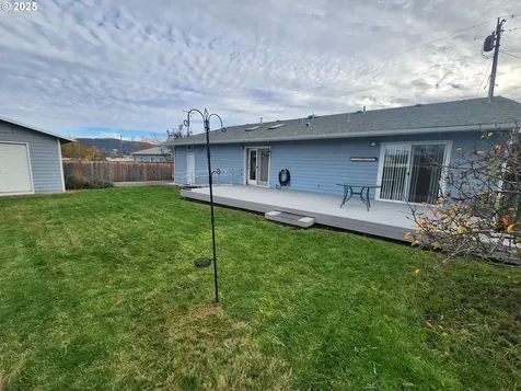 1880 Linnell Avenue Roseburg OR 97471