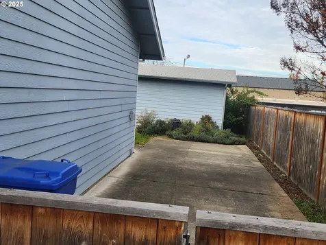 1880 Linnell Avenue Roseburg OR 97471