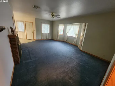 1880 Linnell Avenue Roseburg OR 97471