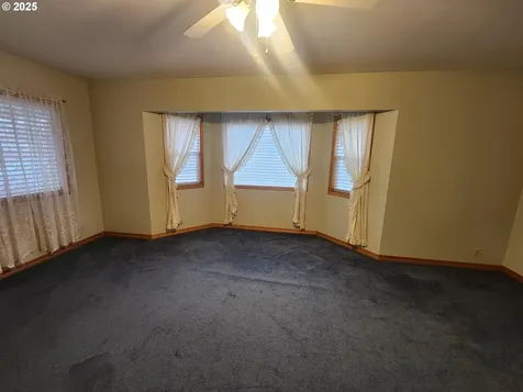 1880 Linnell Avenue Roseburg OR 97471