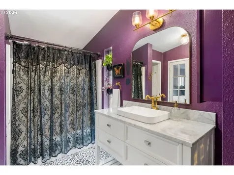11 Second Street Carson WA 98610