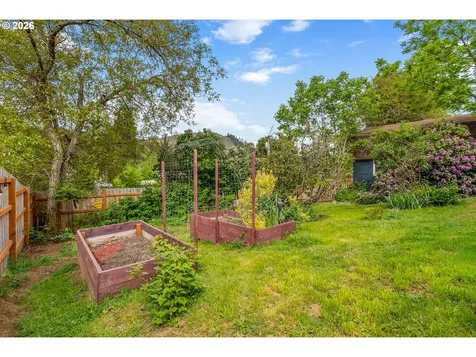 11 Second Street Carson WA 98610
