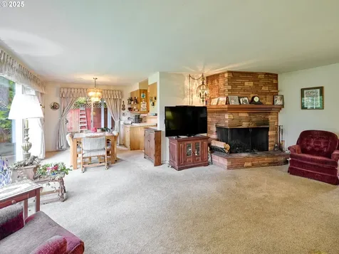 201 S Center Street Silverton OR 97381