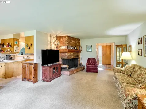 201 S Center Street Silverton OR 97381
