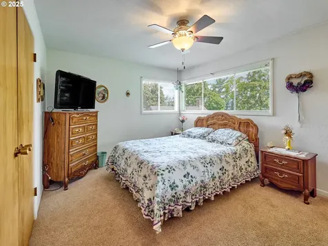 201 S Center Street Silverton OR 97381