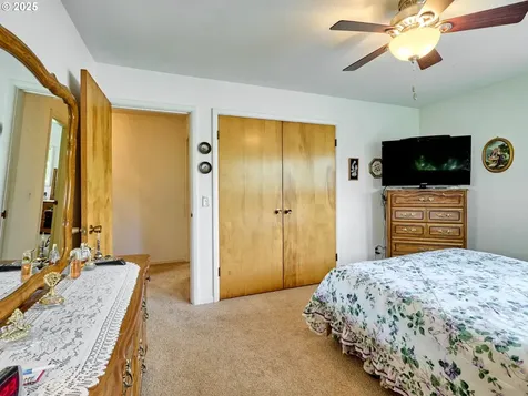 201 S Center Street Silverton OR 97381