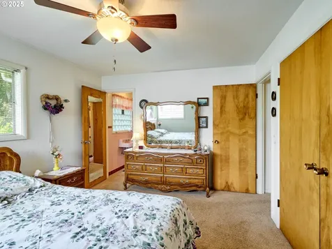 201 S Center Street Silverton OR 97381