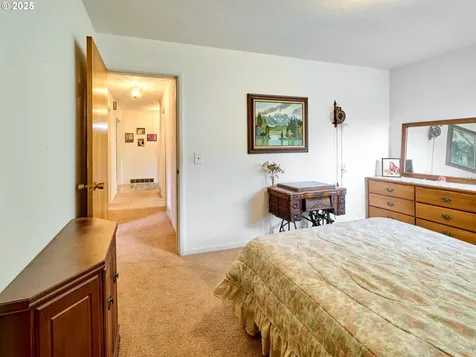 201 S Center Street Silverton OR 97381
