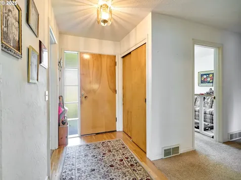 201 S Center Street Silverton OR 97381
