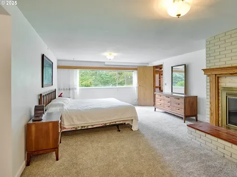 201 S Center Street Silverton OR 97381