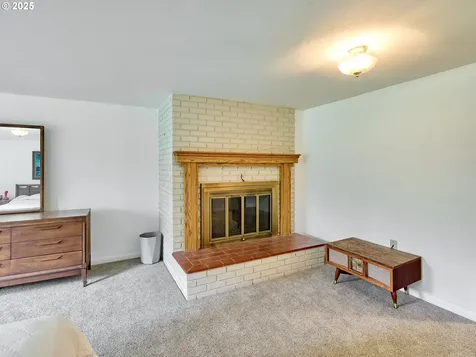 201 S Center Street Silverton OR 97381