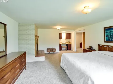 201 S Center Street Silverton OR 97381