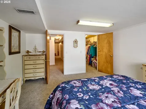 201 S Center Street Silverton OR 97381
