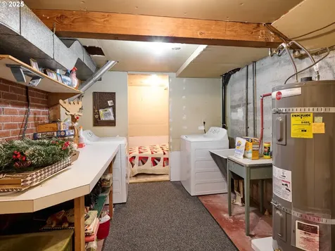 201 S Center Street Silverton OR 97381