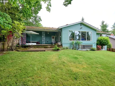 201 S Center Street Silverton OR 97381