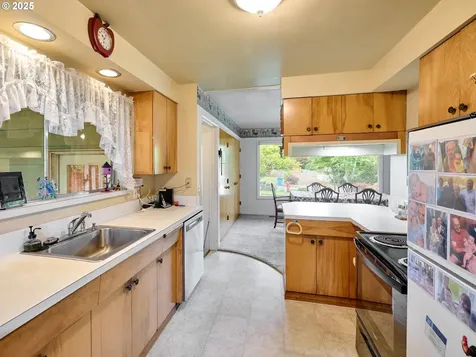 201 S Center Street Silverton OR 97381