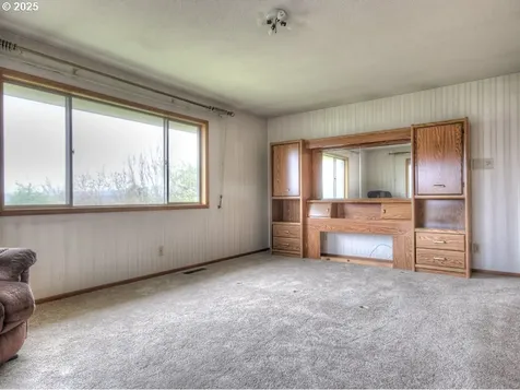 13631 NE Klickitat Court Portland OR 97230