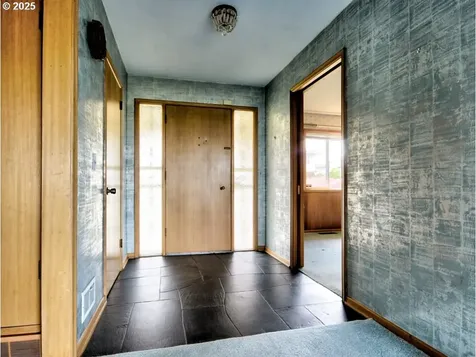 13631 NE Klickitat Court Portland OR 97230
