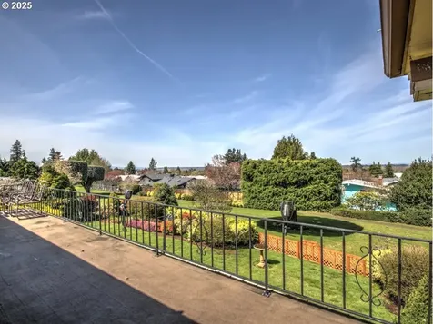 13631 NE Klickitat Court Portland OR 97230