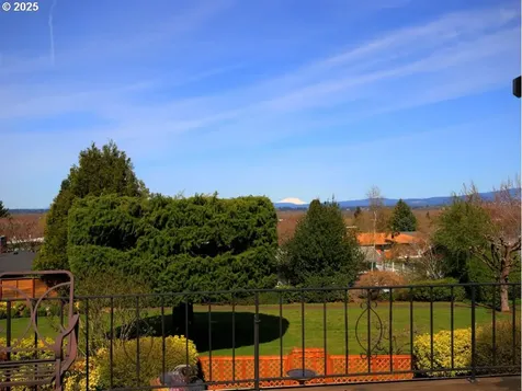 13631 NE Klickitat Court Portland OR 97230