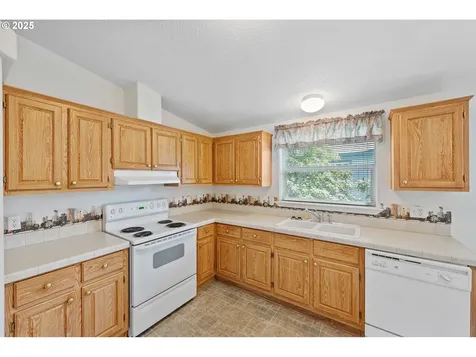 1920 Shorepines Drive Coos Bay OR 97420