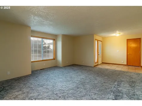 305 NW 9th Place Hermiston OR 97838