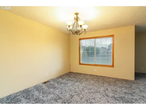 305 NW 9th Place Hermiston OR 97838