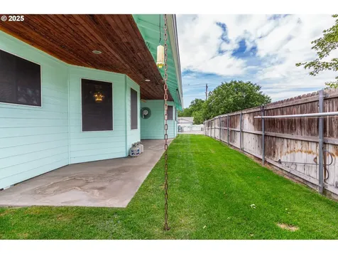 305 NW 9th Place Hermiston OR 97838