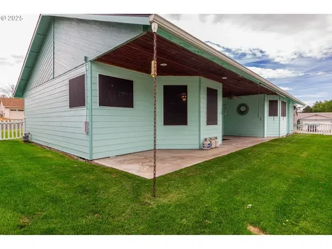 305 NW 9th Place Hermiston OR 97838