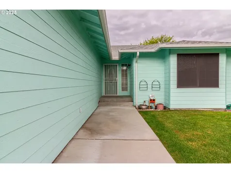 305 NW 9th Place Hermiston OR 97838
