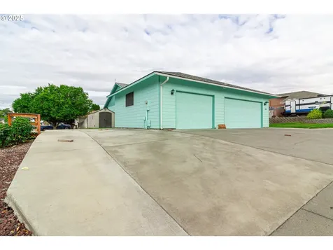 305 NW 9th Place Hermiston OR 97838